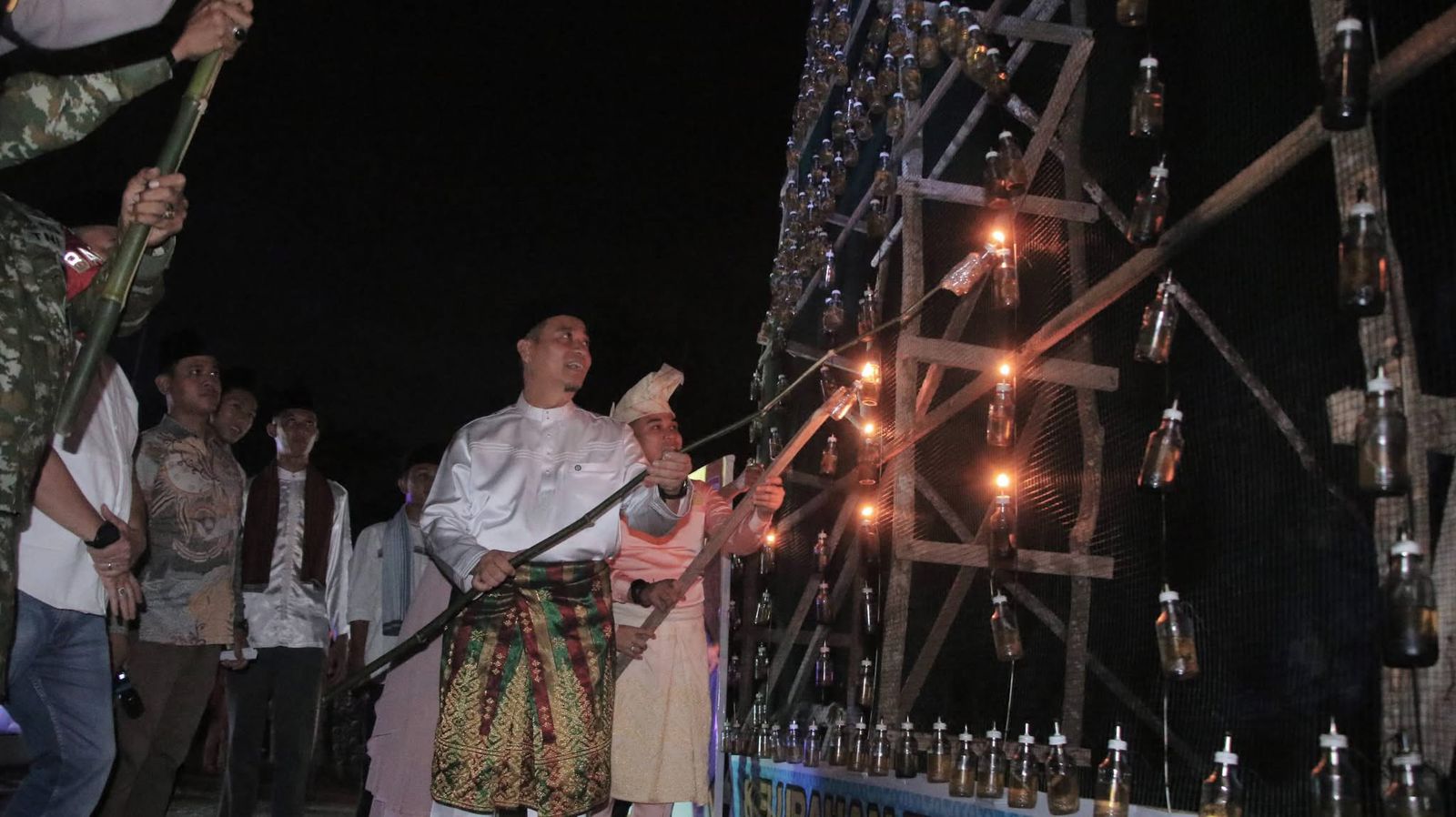 Wawako Apresiasi Festival Lampu Colok di Kecamatan Bukit Raya