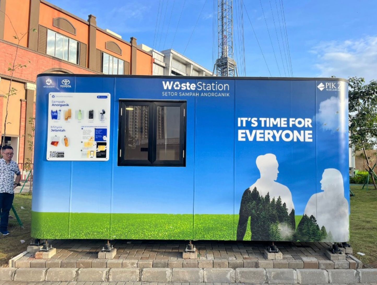 PEKANBARU - Pemerintah Kota (Pemko) Pekanbaru, mulai membuka stasiun pengumpulan dan pemilahan sampah (Waste Station) jelang Hari Raya Idulfitri 1447 H. Satu Waste Station yang bakal beroperasi, berada di RTH depan Rumah Dina
